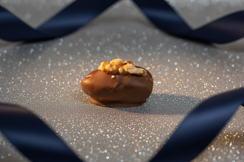 Single walnut chocolate date - navy theme