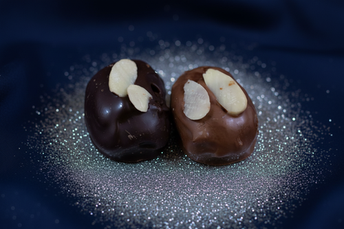 Two almond dates - navy theme